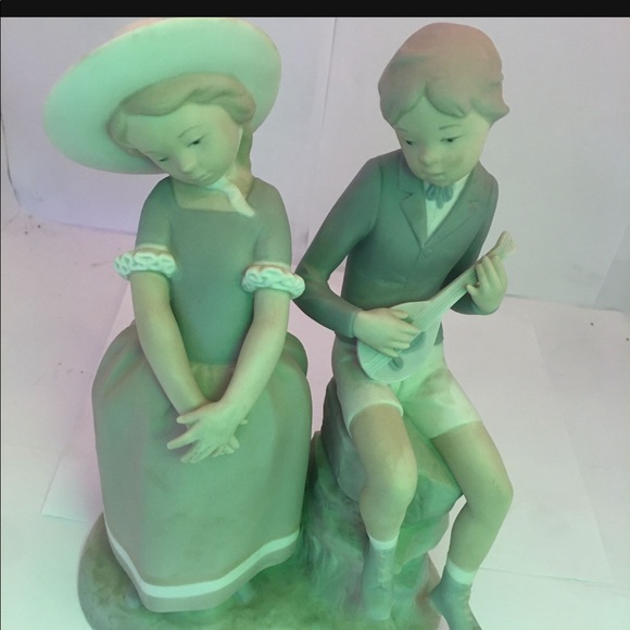 LLADRO ADOLESCENCE BOY GIRL MANDOLINE COURTING ROMANCE